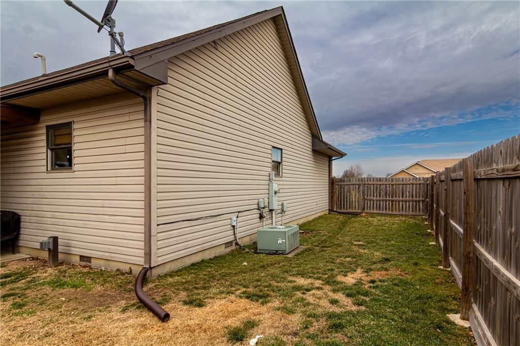 1420 W Oak Terrace — photo 33