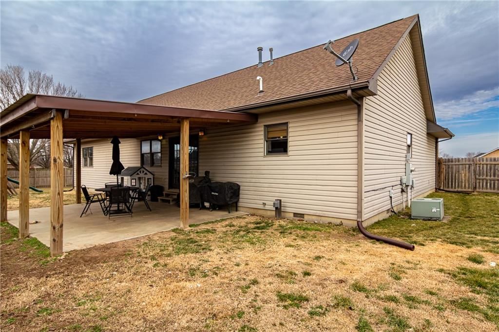 1420 W Oak Terrace — photo 37