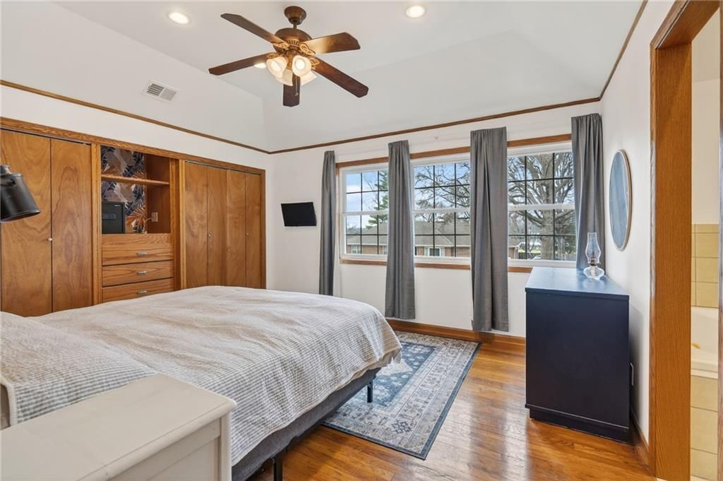 4713 Hedges Avenue — photo 33