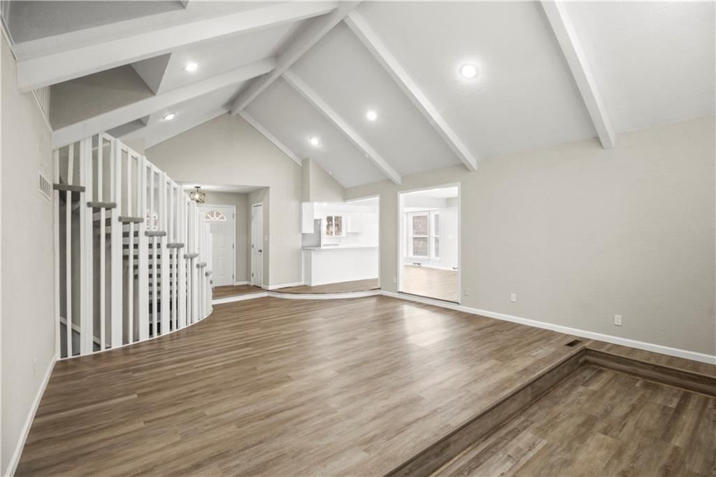 2813 Trenchard Drive — photo 3
