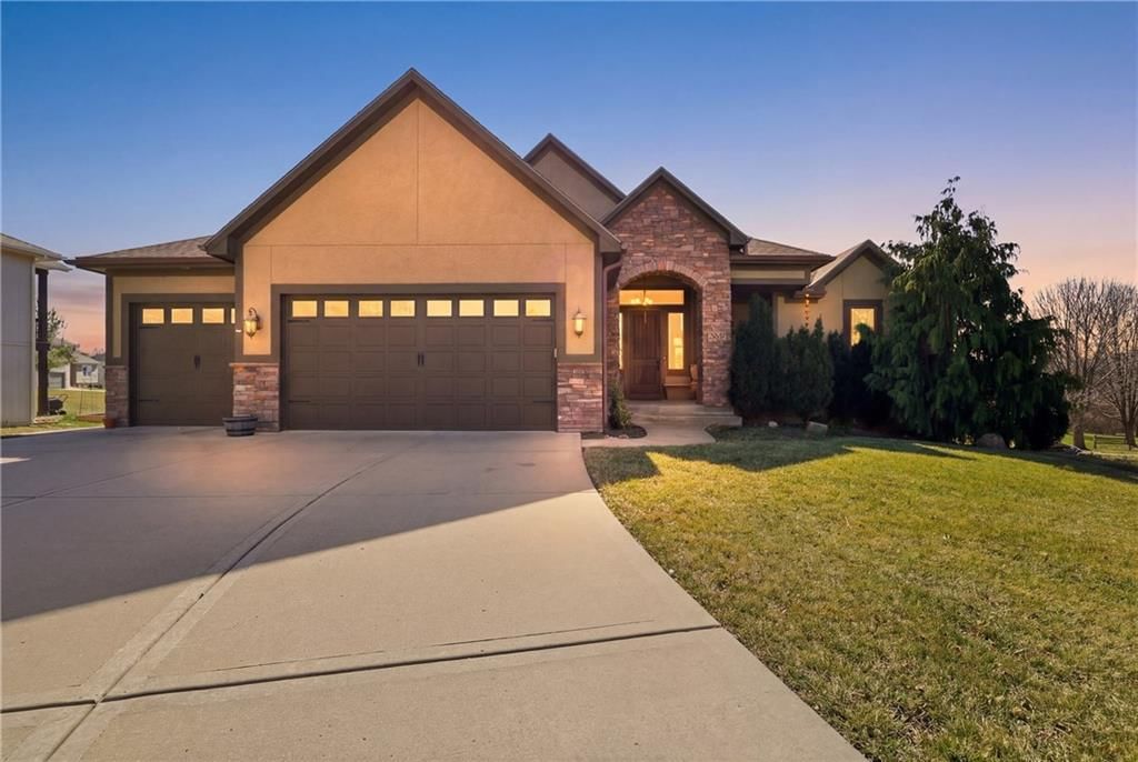 25007 W 77th Street, Shawnee, KS