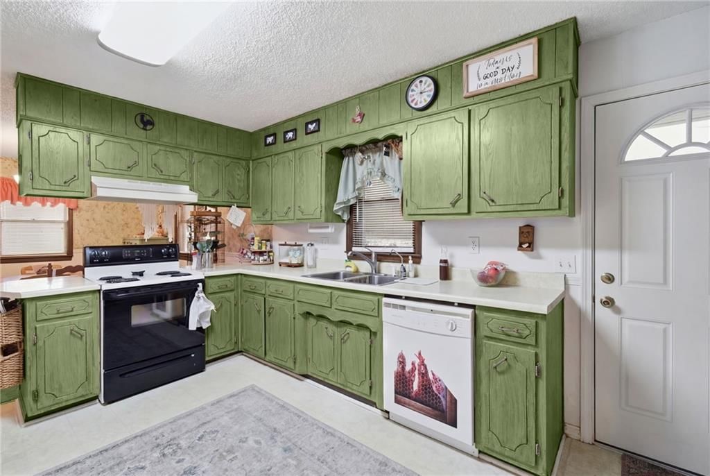 210 W Spruce Street — photo 10