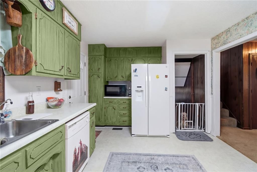 210 W Spruce Street — photo 11