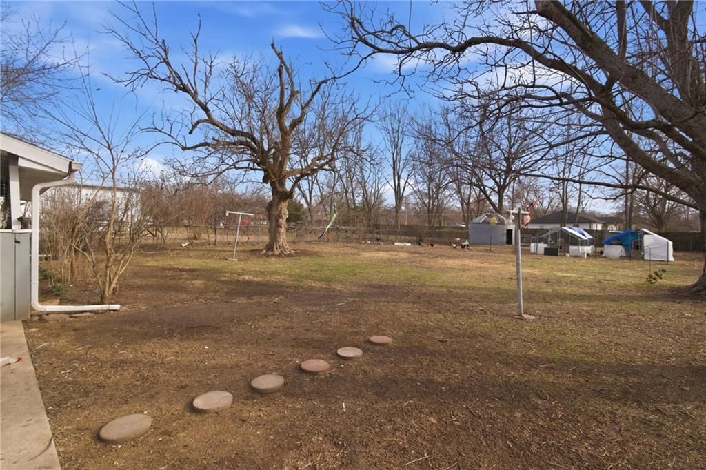 210 W Spruce Street — photo 27