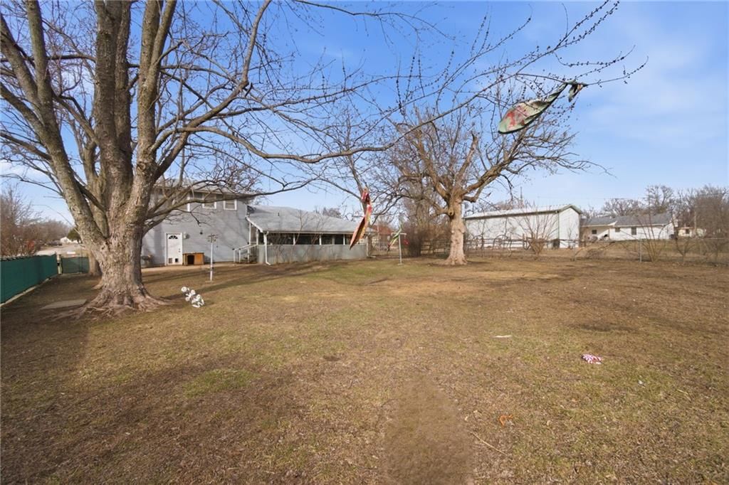 210 W Spruce Street — photo 29