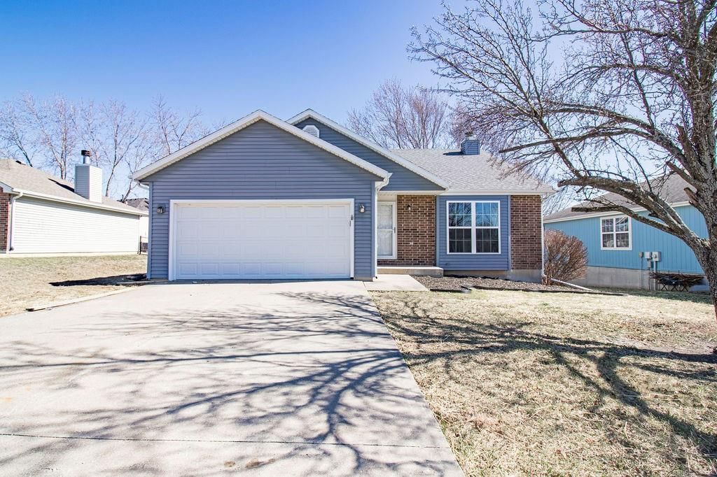 1206 Foxridge Drive — photo 1