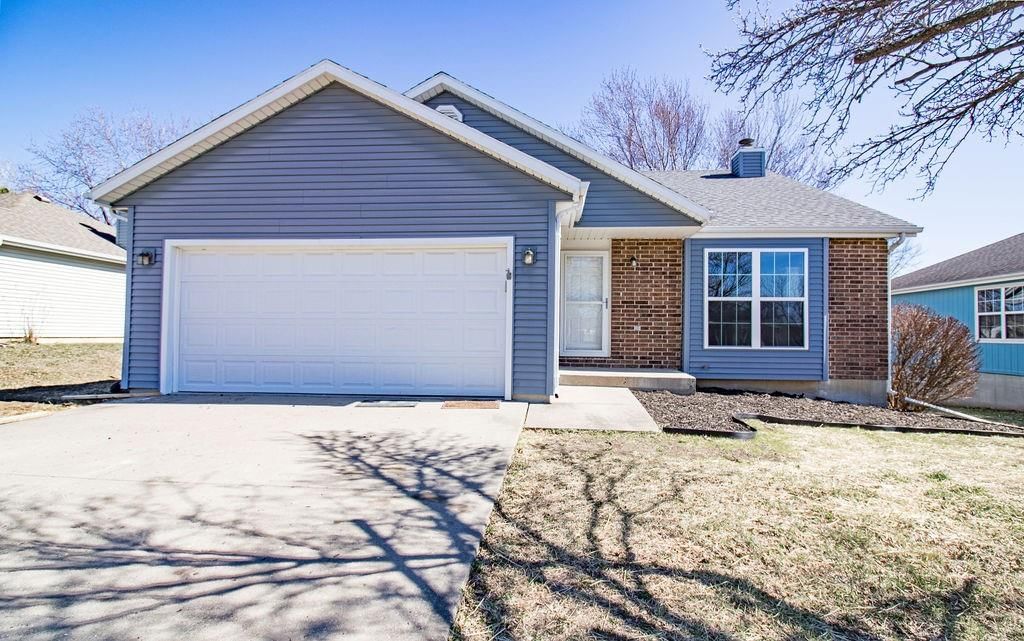 1206 Foxridge Drive — photo 2