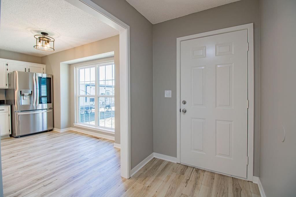 1206 Foxridge Drive — photo 4