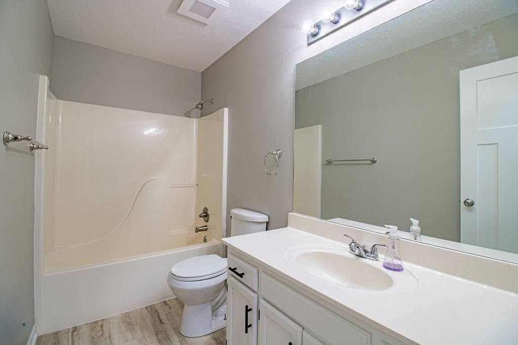 1206 Foxridge Drive — photo 17