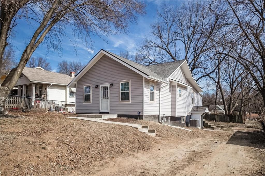107 N Ditzler Avenue — photo 2