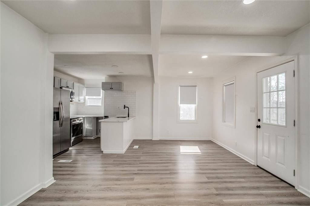 107 N Ditzler Avenue — photo 4