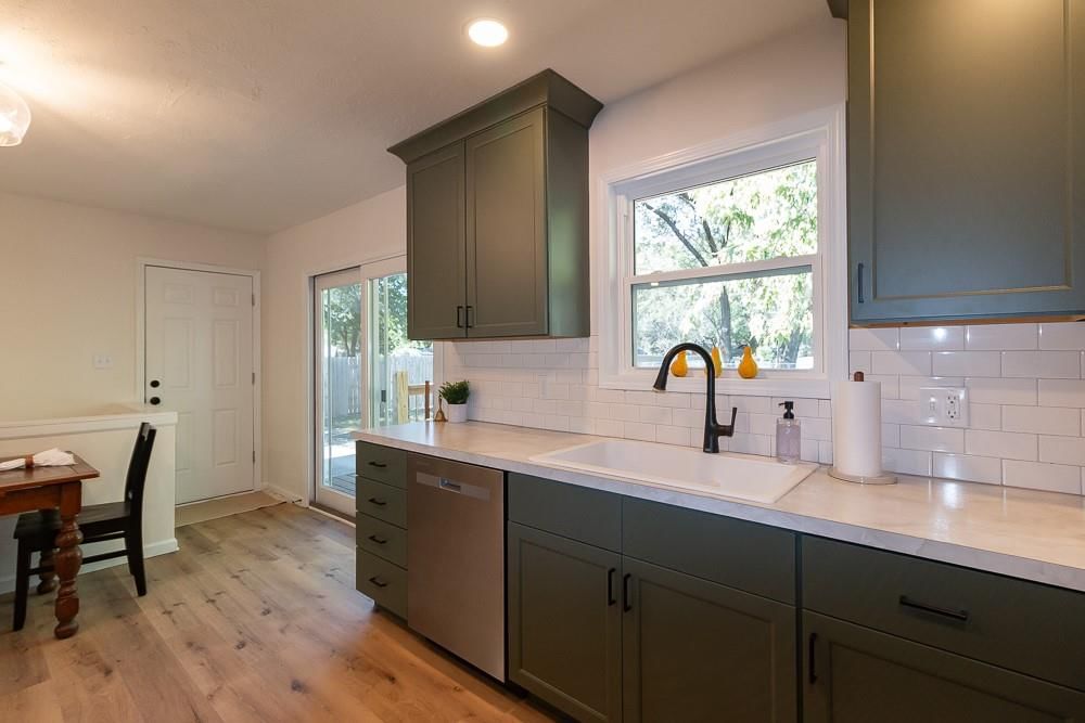 1524 E 28TH Terrace — photo 12