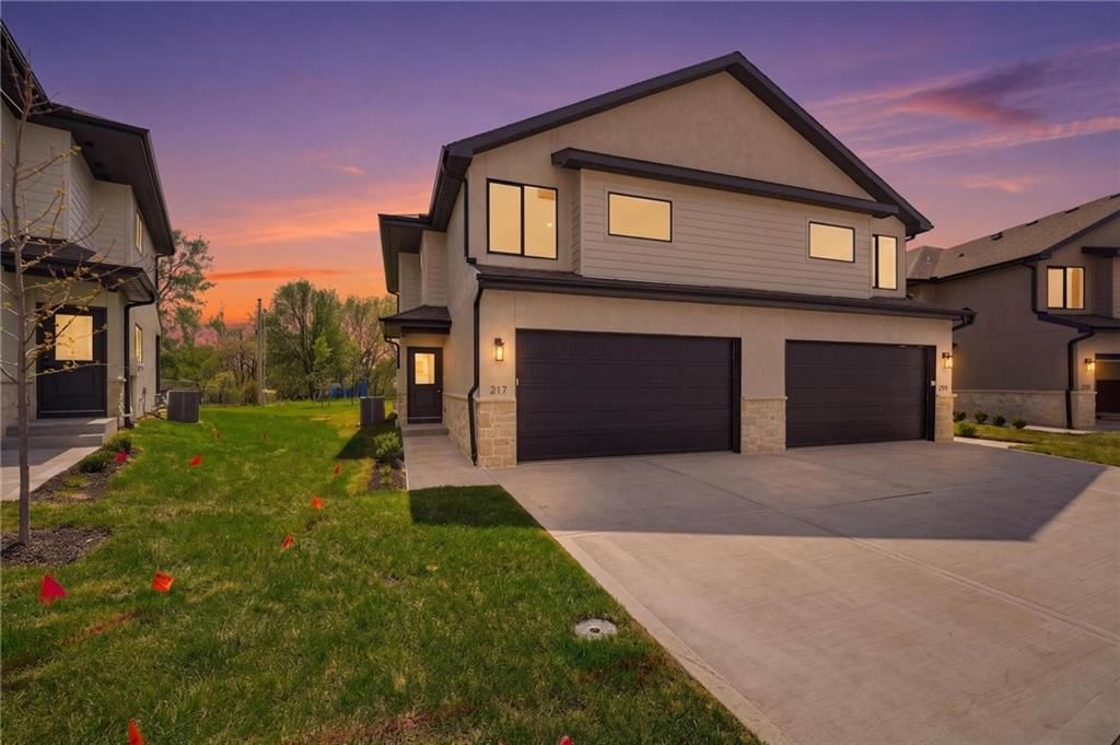 217 NW Orchard Court, Lee's Summit, MO