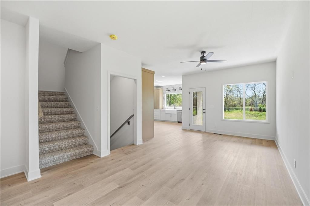 219 NW Orchard Court — photo 3
