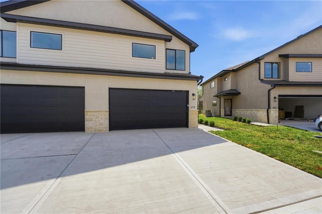 219 NW Orchard Court — photo 38