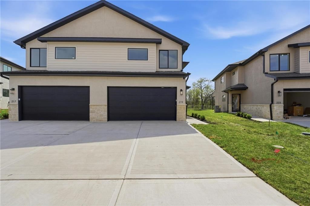 219 NW Orchard Court — photo 39