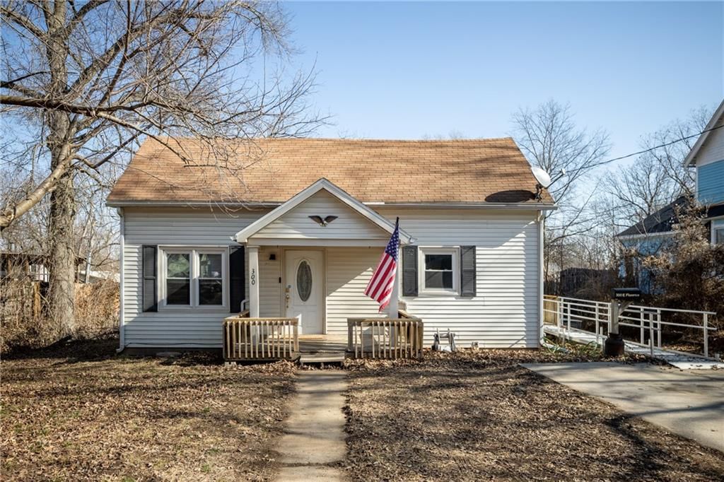 300 E Florence Street — photo 1