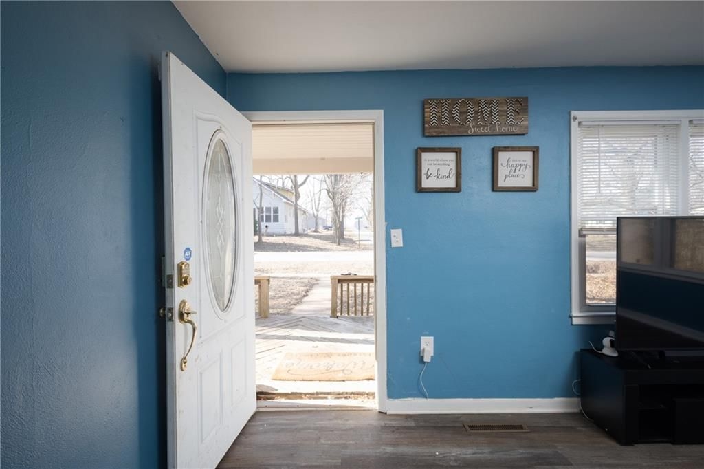 300 E Florence Street — photo 7