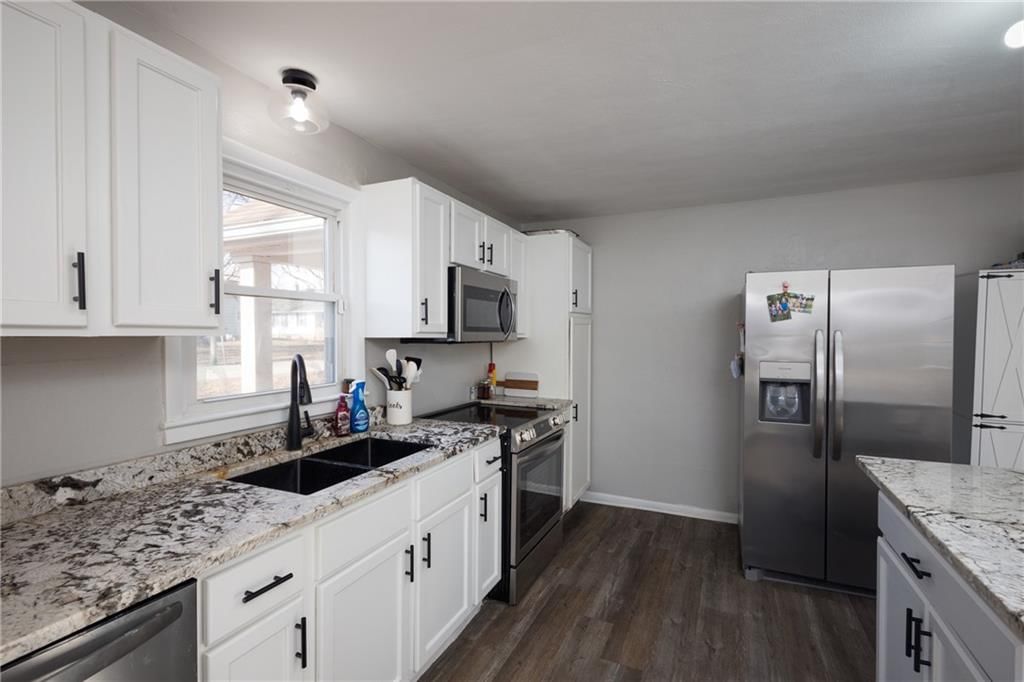 300 E Florence Street — photo 13
