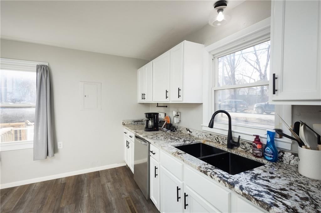 300 E Florence Street — photo 15