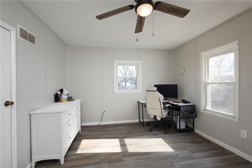 300 E Florence Street — photo 19