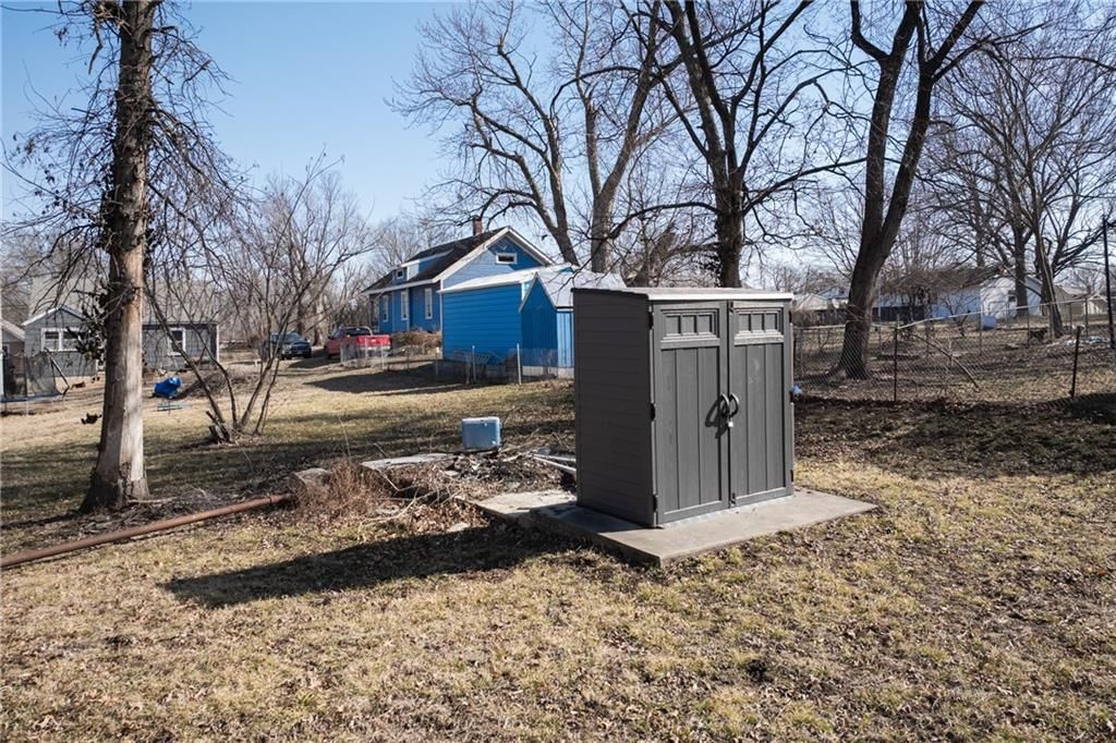 300 E Florence Street — photo 24