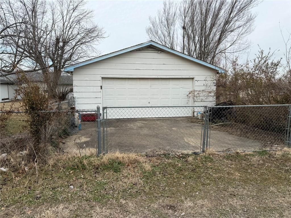 1407 S Rex Avenue — photo 3