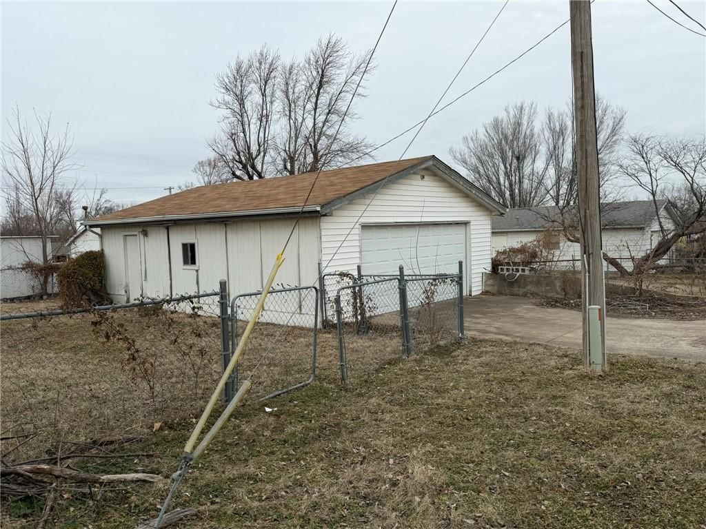 1407 S Rex Avenue — photo 4
