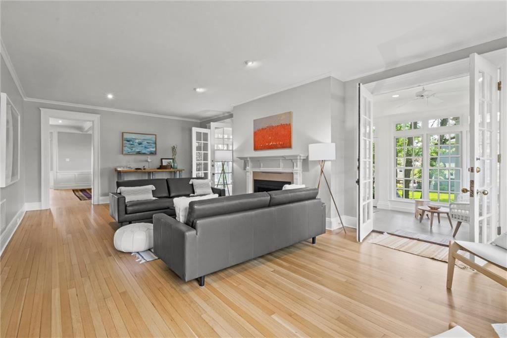 4525 Kenwood Avenue — photo 6