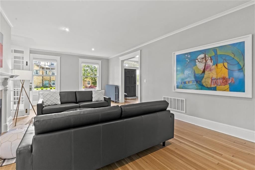 4525 Kenwood Avenue — photo 9