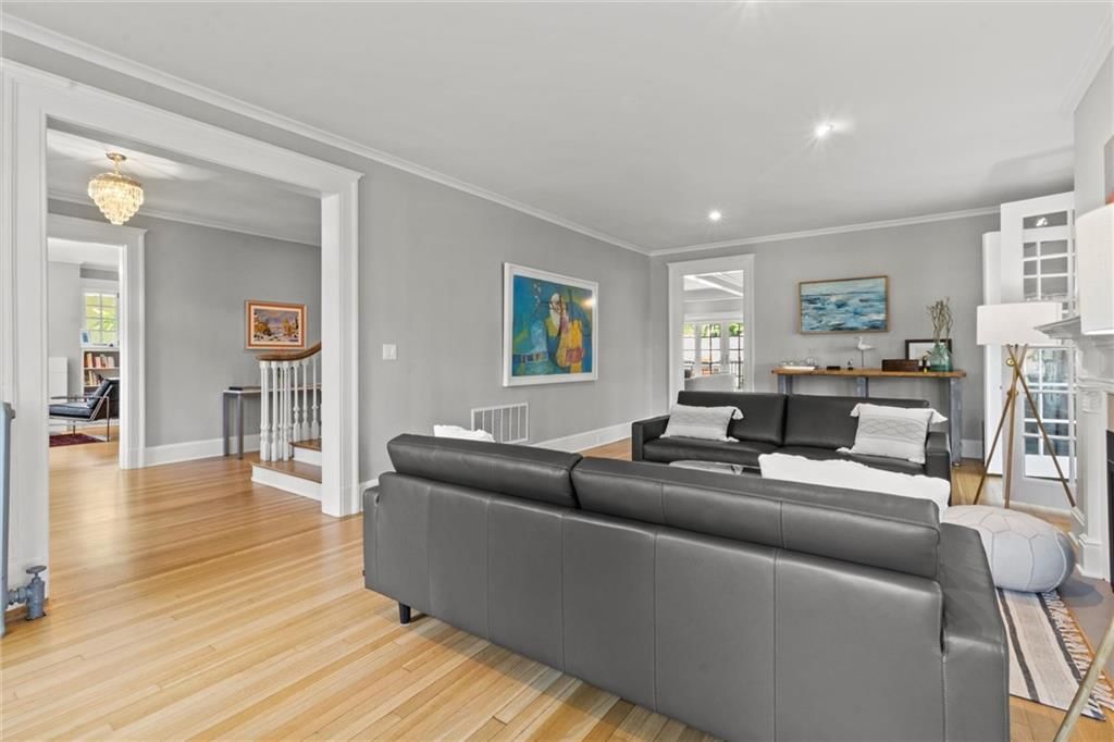 4525 Kenwood Avenue — photo 10
