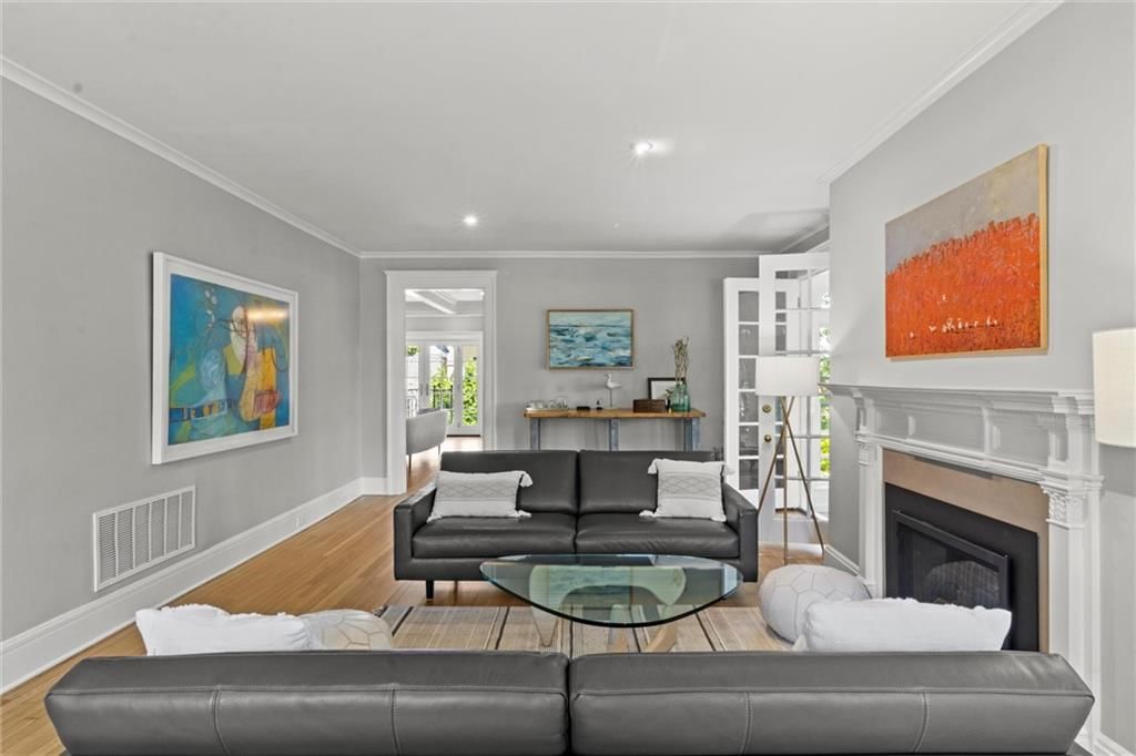 4525 Kenwood Avenue — photo 11