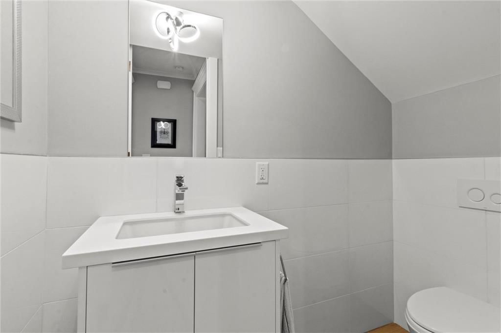 4525 Kenwood Avenue — photo 18