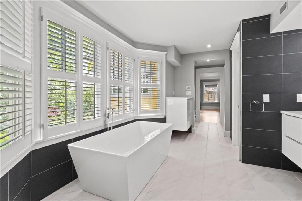 4525 Kenwood Avenue — photo 41