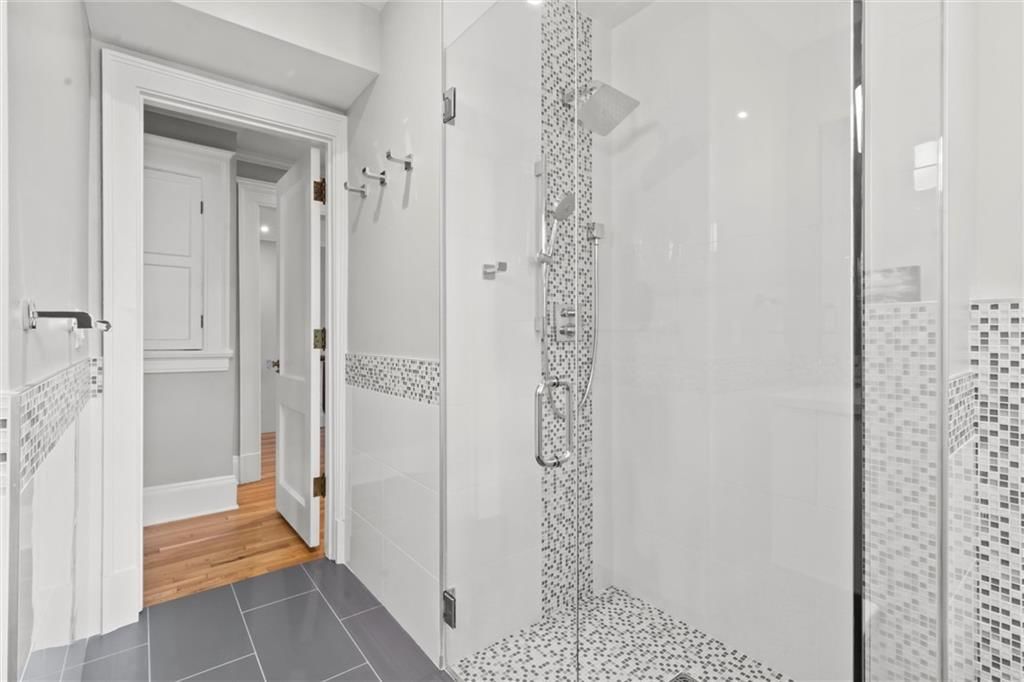 4525 Kenwood Avenue — photo 51