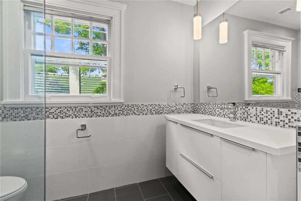 4525 Kenwood Avenue — photo 52