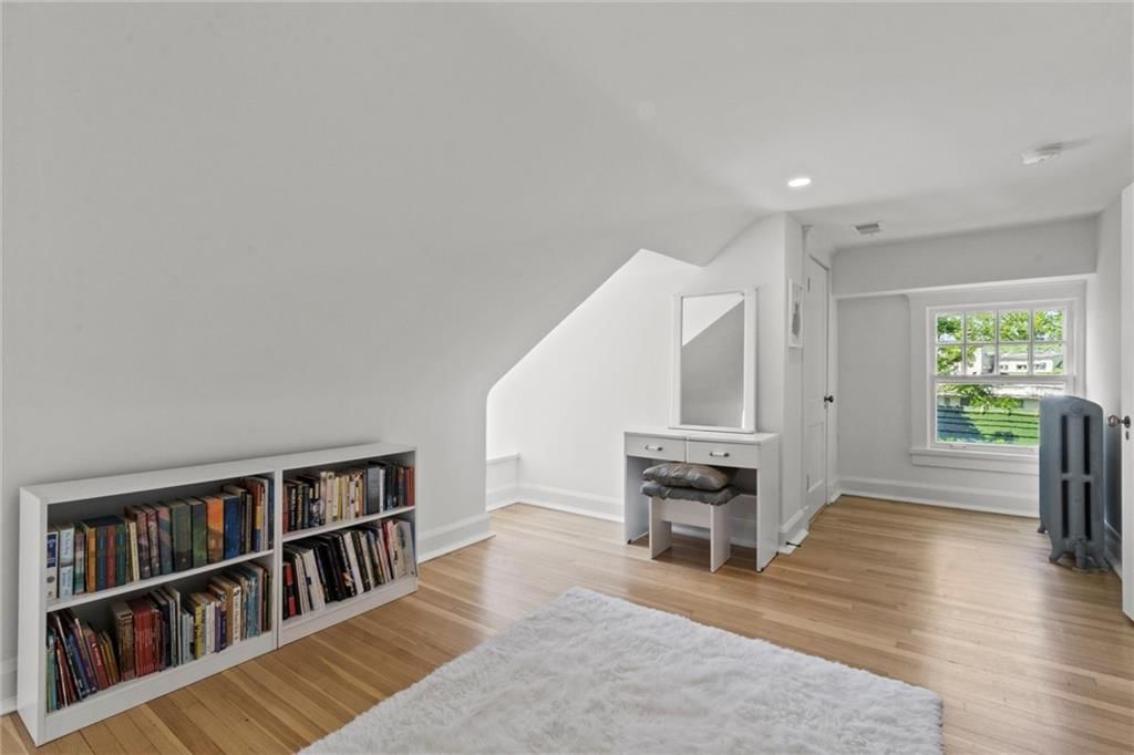 4525 Kenwood Avenue — photo 55