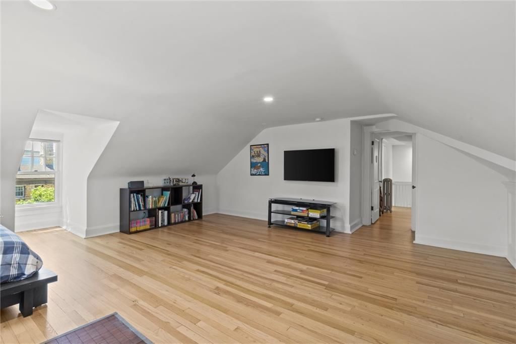 4525 Kenwood Avenue — photo 57