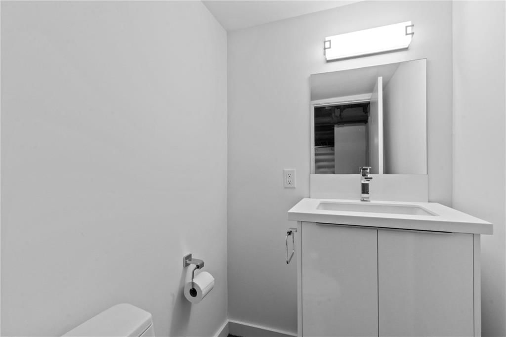 4525 Kenwood Avenue — photo 59