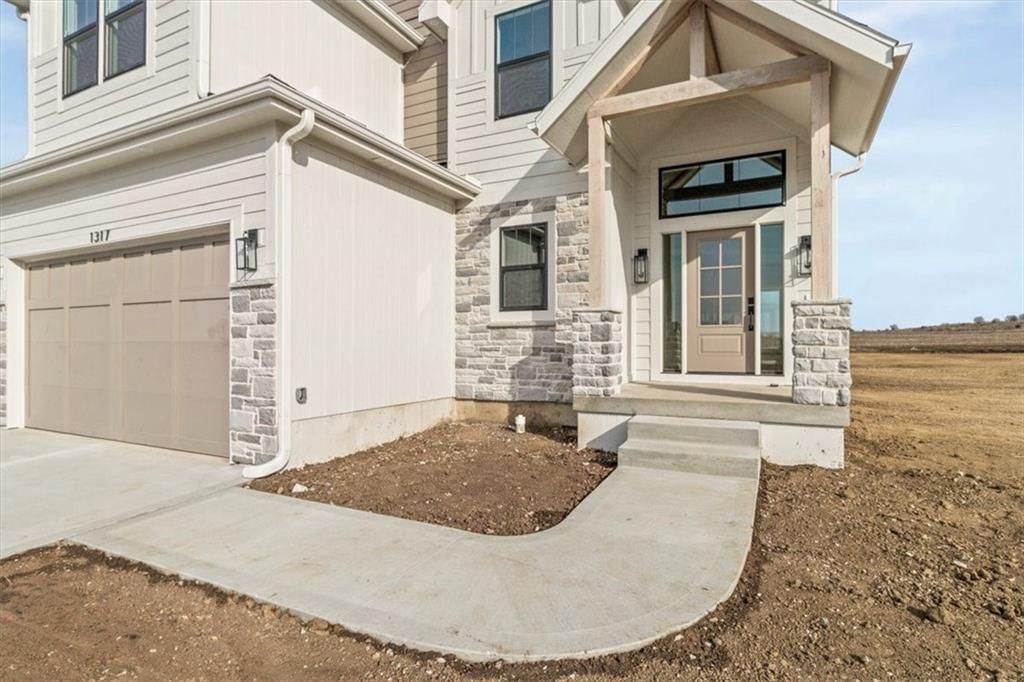 1317 Larson Avenue — photo 2