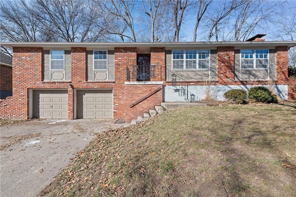2724 Queen Ridge Drive — photo 1