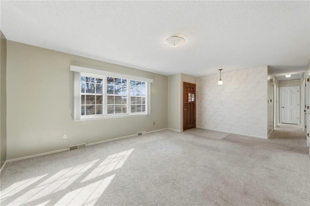 2724 Queen Ridge Drive — photo 4