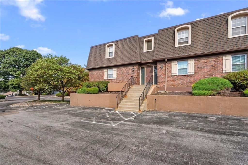 7618 W 59th Terrace — photo 3