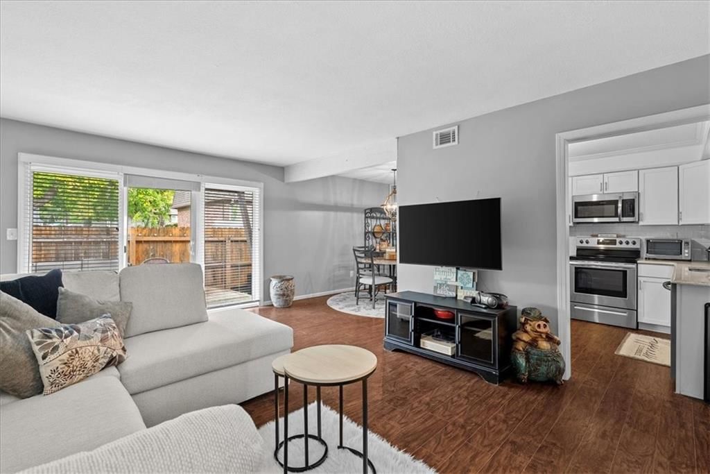 7618 W 59th Terrace — photo 8