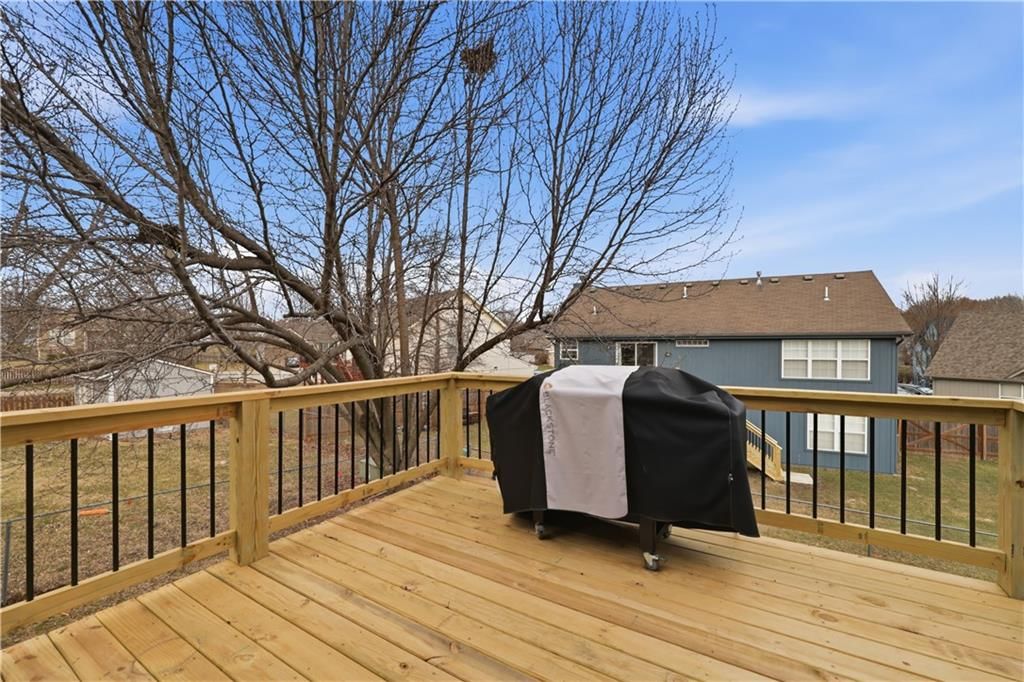 205 N Pacific Court — photo 28