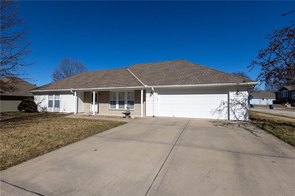 314 Lakeview Drive — photo 2