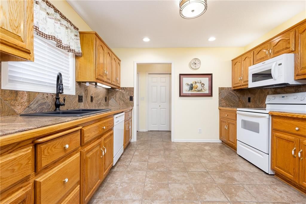 314 Lakeview Drive — photo 11