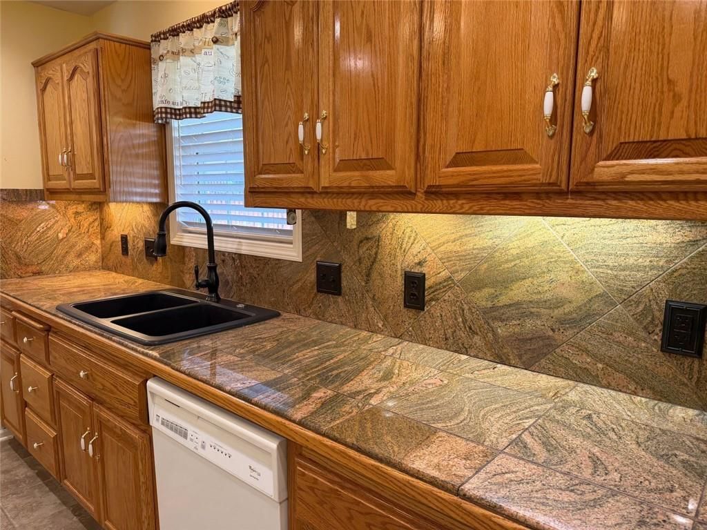 314 Lakeview Drive — photo 13