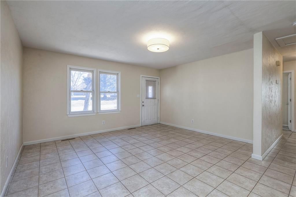 709 N Woodland Street — photo 3
