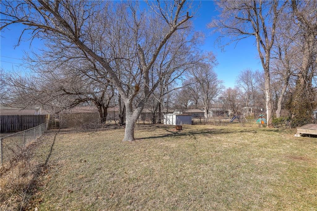 709 N Woodland Street — photo 23
